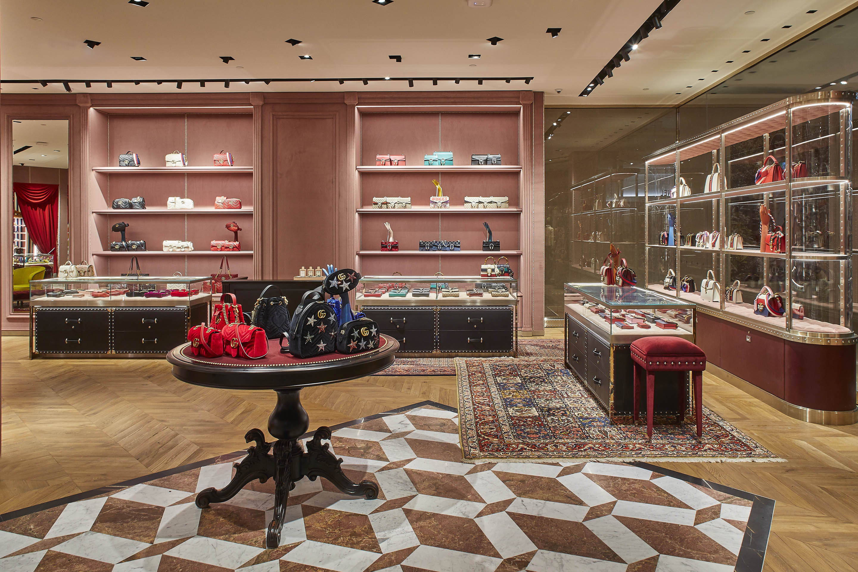 gucci chadstone opening hours